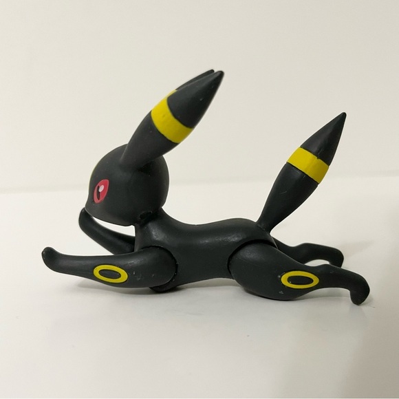 Pokemon Umbreon Poseable Battle Figures Umbreon 2.5” Tall Toy - Picture 9 of 10